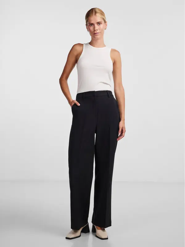 YAS YAS Hlače 26030711 Crna Regular Fit