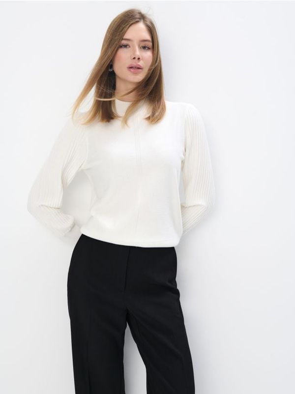 Mohito Mohito - Džemper s metalik nitima - krem