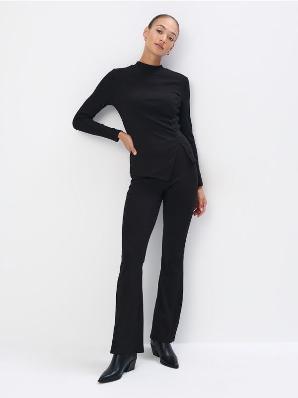 Mohito Mohito - Flare hlače - crna