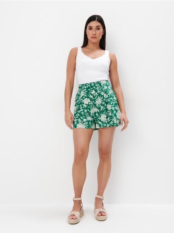 Mohito Mohito - Kratke hlače od viskoze - zelena