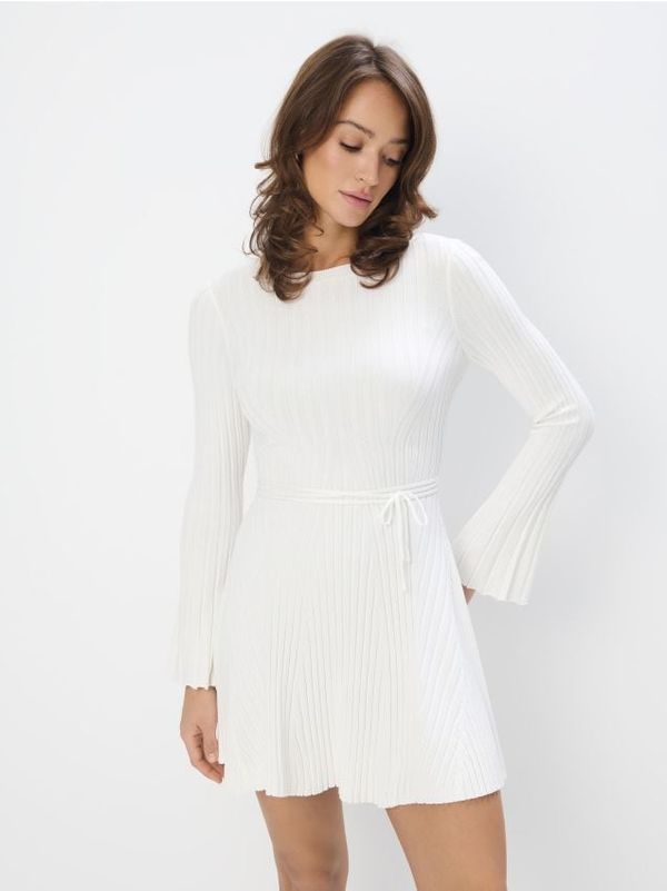 Mohito Mohito - Mini haljina A kroja - bijela