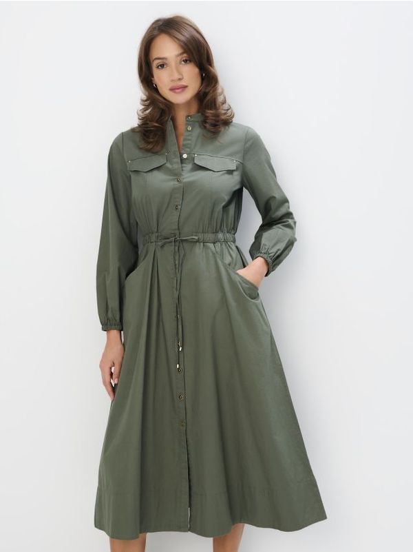 Mohito Mohito - Pamučna midi haljina-košulja - khaki