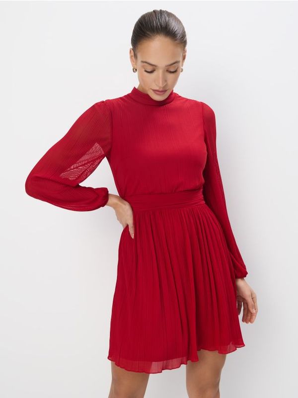 Mohito Mohito - Plisirana mini haljina - crvena