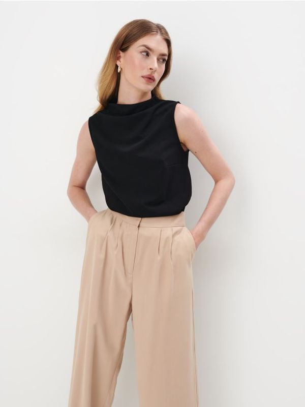 Mohito Mohito - Top s podignutim ovratnikom - crna