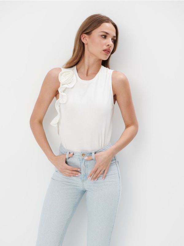 Mohito Mohito - Top s ukrasnim elementom - bijela
