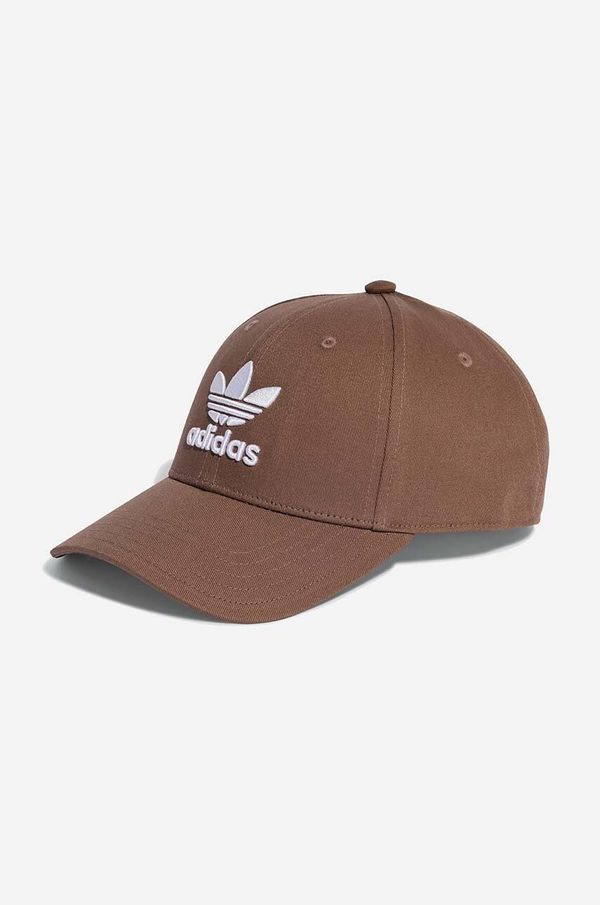 adidas Originals Pamučna kapa sa šiltom adidas Originals boja: smeđa, s aplikacijom, IB9970.M-brown