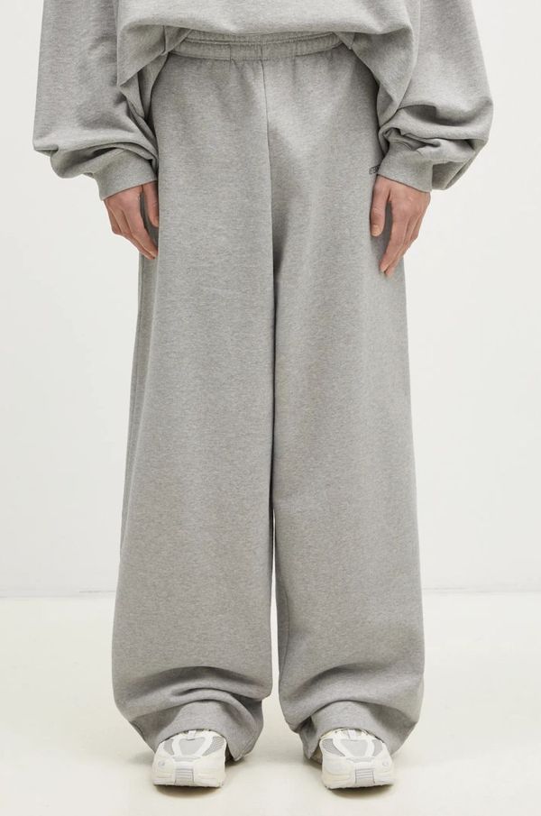 Vetements Donji dio trenirke VETEMENTS Embroidered Logo boja: siva, melanž, UA66SP630G