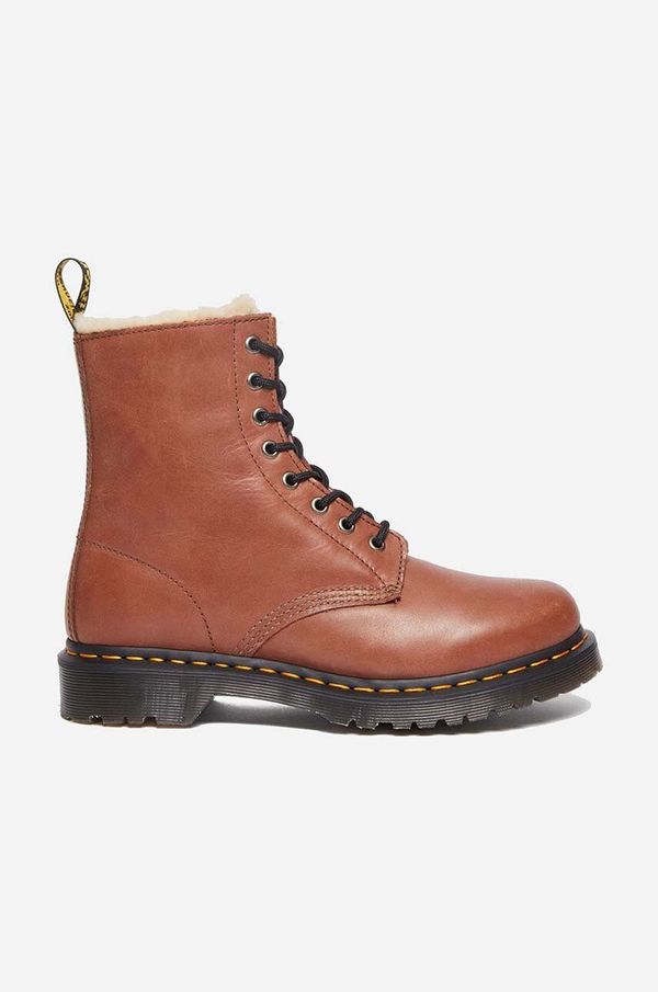 Dr. Martens Kožne gležnjače Dr. Martens Serana 1460 Serena za žene, boja: smeđa, ravni potplat, s polutoplom podstavom, DM27782225
