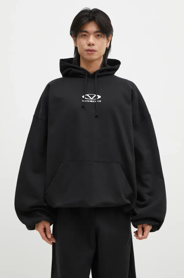 Vetements Dukserica VETEMENTS Oval Logo Cropped Boxy boja: crna, s kapuljačom, s tiskom, UA66HD600BW
