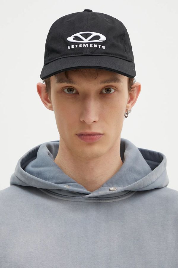 Vetements Pamučna kapa sa šiltom VETEMENTS Oval Logo boja: crna, s aplikacijom, UA66CA100B