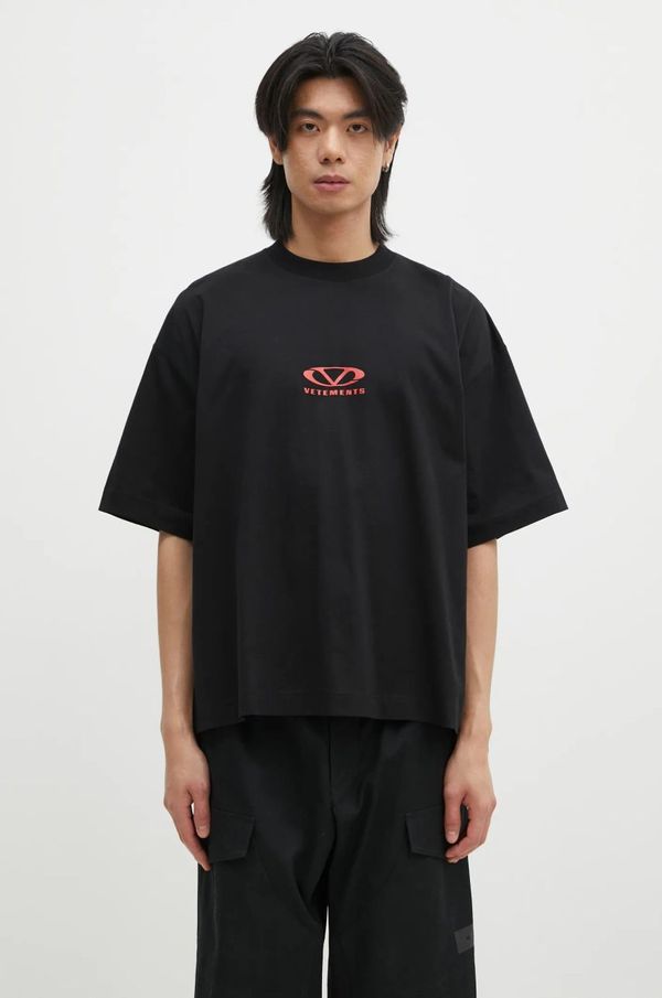 Vetements Pamučna majica VETEMENTS Oval Logo Cropped Boxy za muškarce, boja: crna, s tiskom, UA66TR600BR