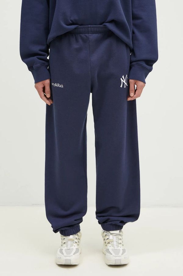 Sporty & Rich Pamučni donji dio trenirke Sporty & Rich Yankees Serif boja: tamno plava, s aplikacijom, PA036505300BL32