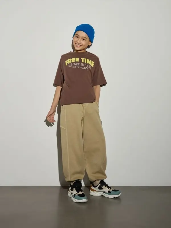 Reserved Reserved - Baggy jogger hlače s ispranim efektom - svjetlomaslinasto