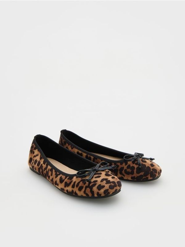 Reserved Reserved - Balerinke s uzorkom životinjske kože - smeđi