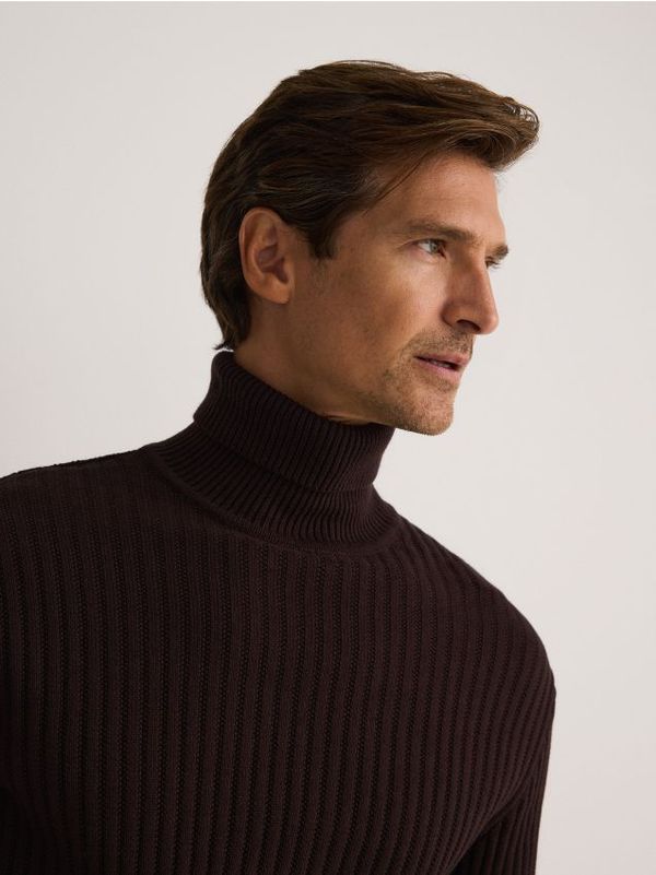 Reserved Reserved - Basic džemper s visokim ovratnikom - smeđi