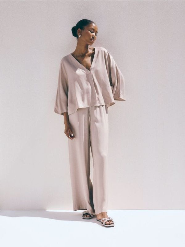 Reserved Reserved - Bluza na preklop od viskoze - bež