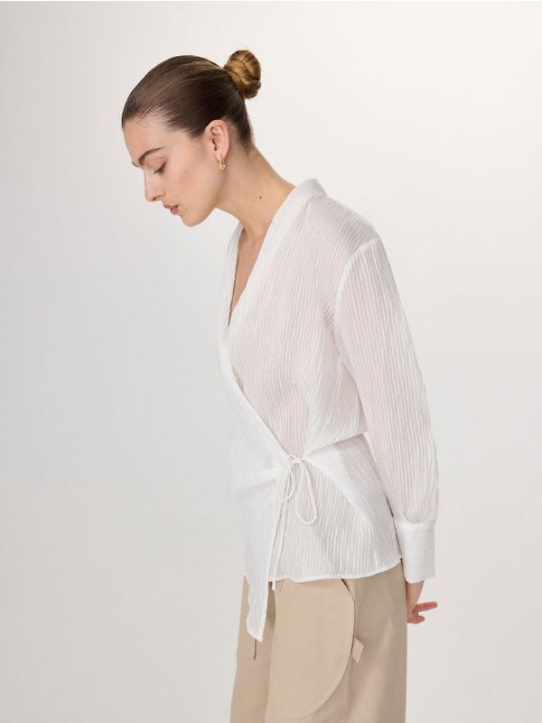 Reserved Reserved - Bluza na vezanje i preklop sprijeda - bijela