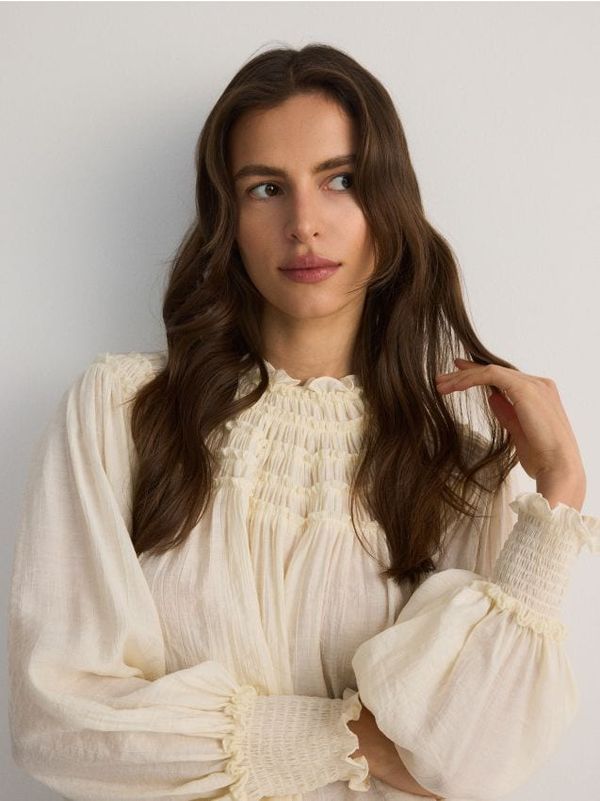 Reserved Reserved - Bluza od viskoze - krem