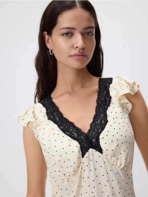 Reserved Reserved - Bluza s čipkom - krem