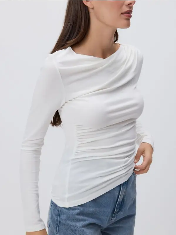 Reserved Reserved - Bluza s naborima - krem