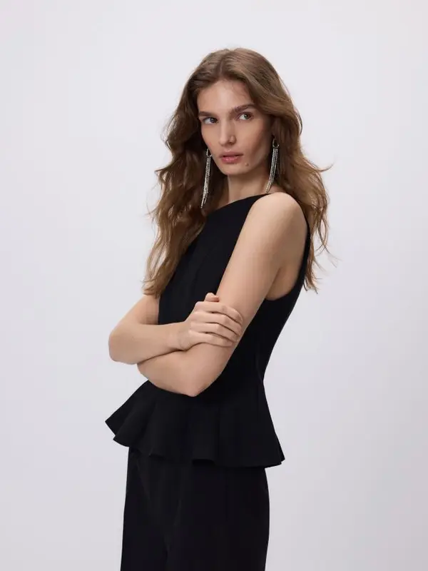 Reserved Reserved - Bluza s peplumom - crno