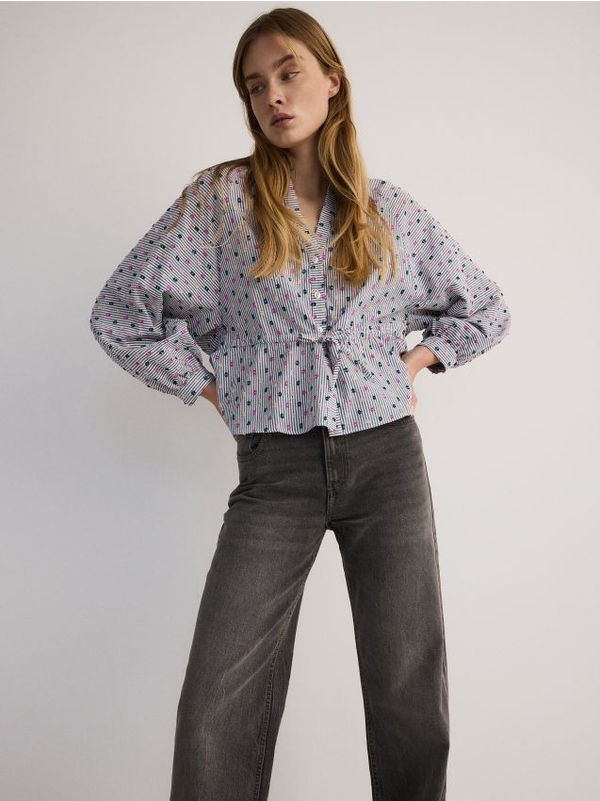 Reserved Reserved - Bluza s peplumom - šaren