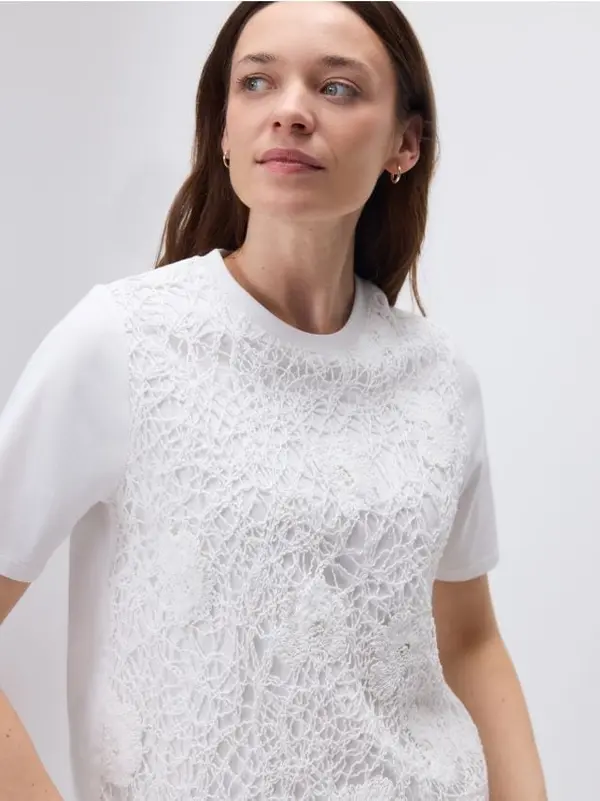 Reserved Reserved - Bluza s rupičastim umetkom - bijela