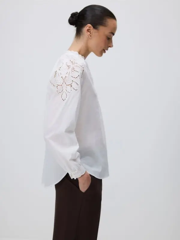 Reserved Reserved - Bluza s rupičastim umetkom - krem