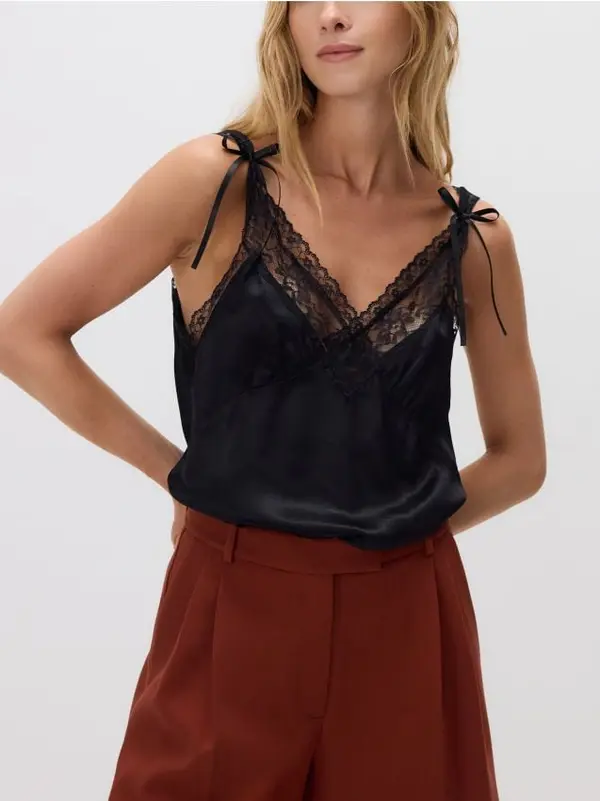 Reserved Reserved - Bluza s ukrasnim volanom - crno
