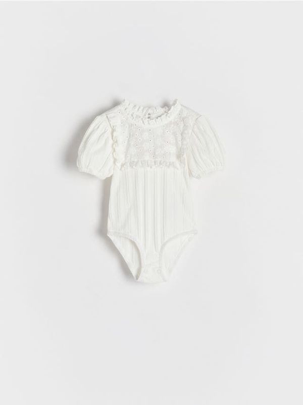 Reserved Reserved - Bodi s visokim udjelom pamuka s volanom - krem
