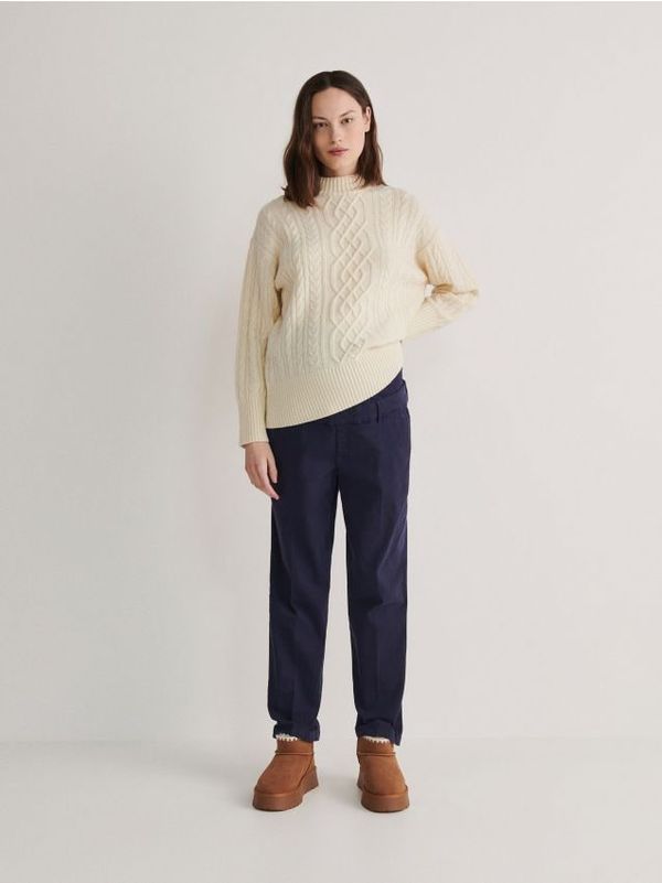 Reserved Reserved - Chino hlače s visokim udjelom pamuka - mornarsko plava