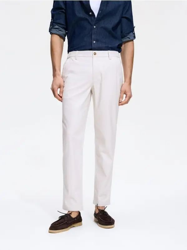 Reserved Reserved - Chino slim fit hlače - bež