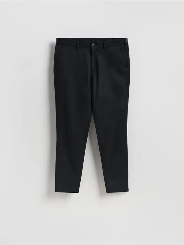 Reserved Reserved - Chino slim fit hlače - crno
