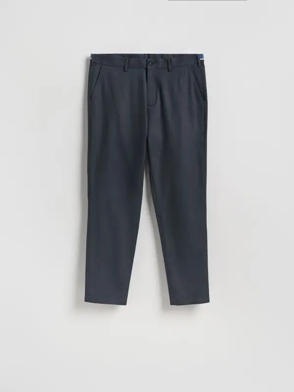 Reserved Reserved - Chino slim fit hlače - mornarsko plava