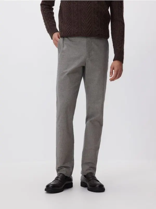 Reserved Reserved - Chino slim fit hlače - srednjesivo