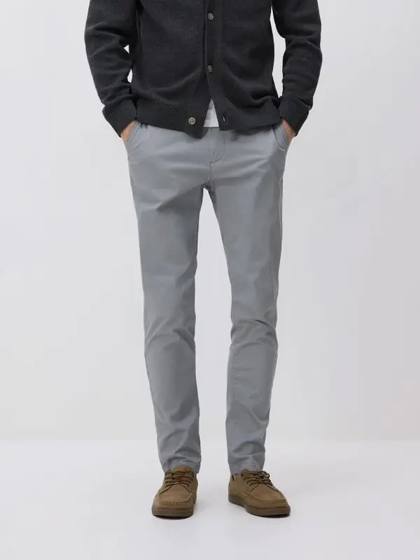 Reserved Reserved - Chino slim fit hlače - svijetlo siva