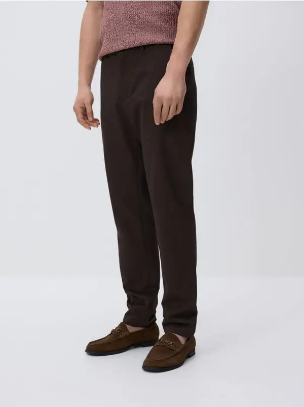 Reserved Reserved - Chino slim fit hlače - tamnosmeđe