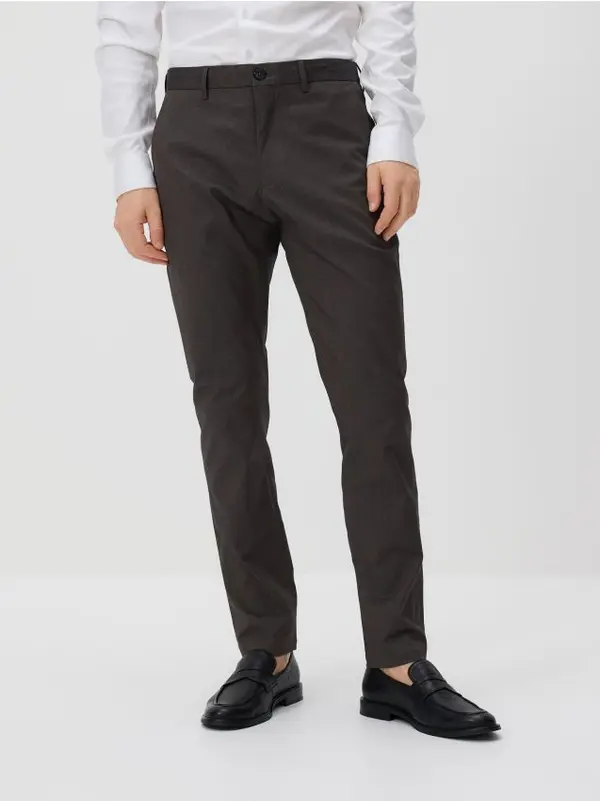 Reserved Reserved - Chino slim fit hlače - tamnosmeđe