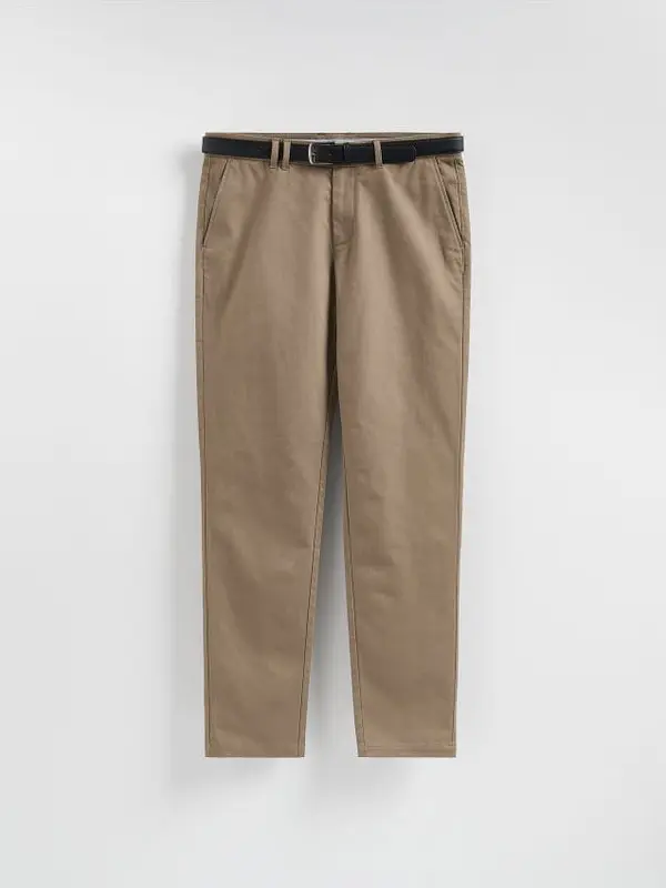 Reserved Reserved - Chino slim hlače s remenom - prljavozeleno