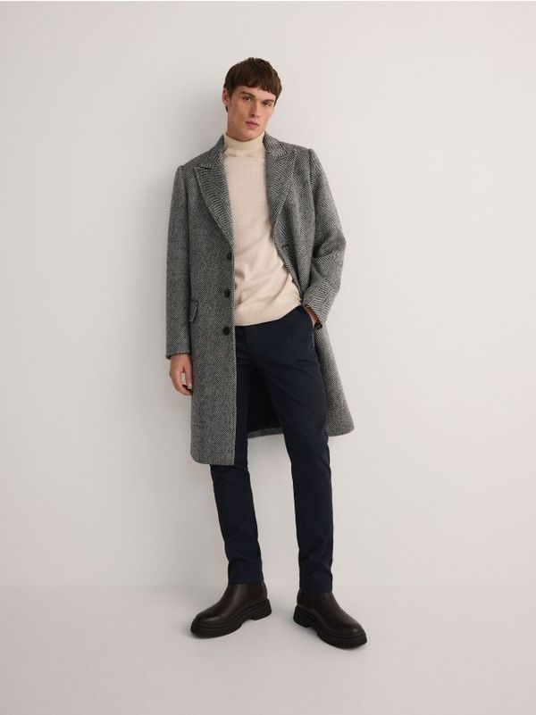 Reserved Reserved - Chino slim hlače s visokim udjelom pamuka - mornarsko plava