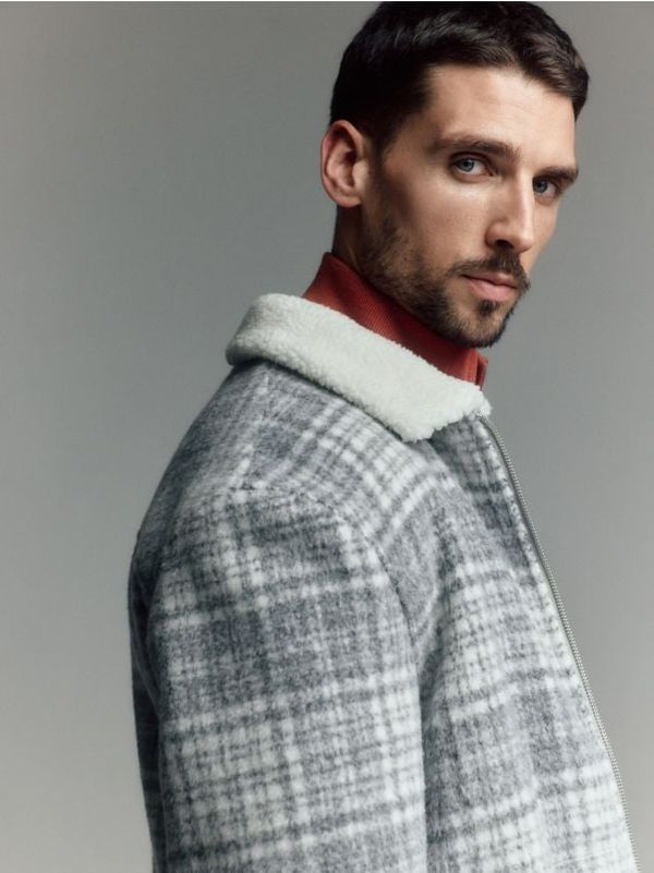 Reserved Reserved - Comfort fit košulja izrađena od debele tkanine - tamnosivo