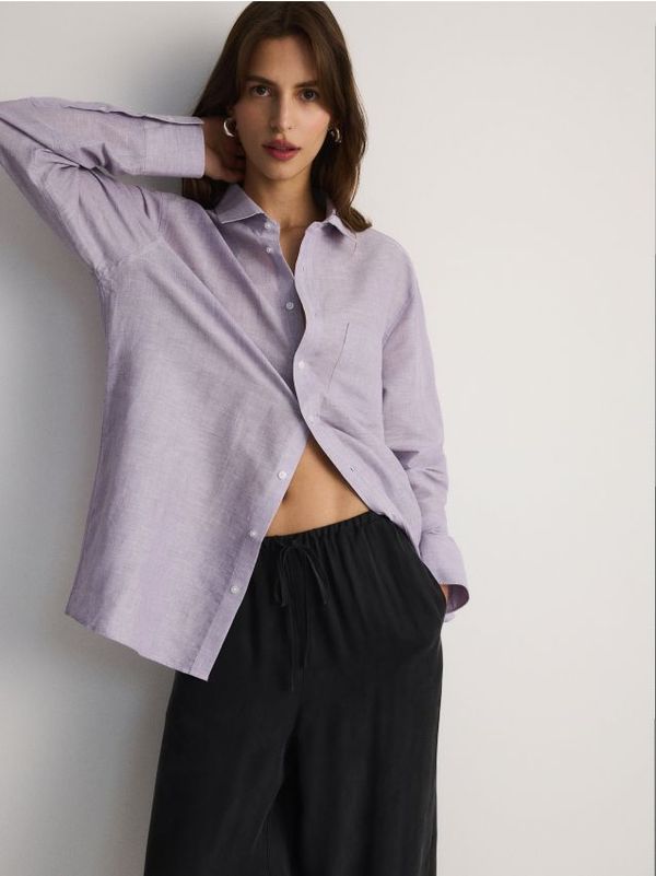 Reserved Reserved - Comfort fit košulja s mješavinom lana - boja lavande