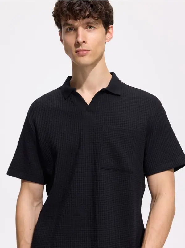 Reserved Reserved - Comfort fit polo-majica od strukturirane tkanine - crno