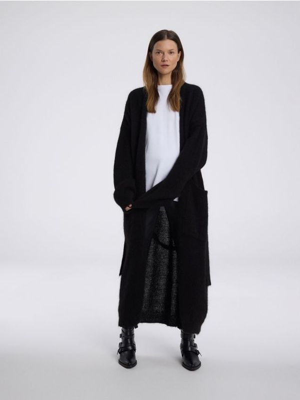 Reserved Reserved - Duga vesta s visokim udjelom vune od alpake - crno