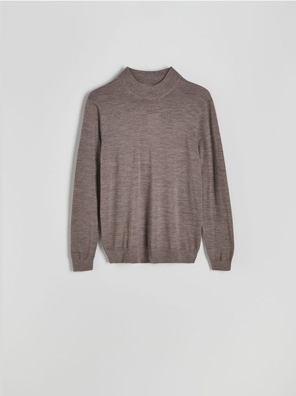 Reserved Reserved - Džemper od merino vune s podignutim ovratnikom - boja kave