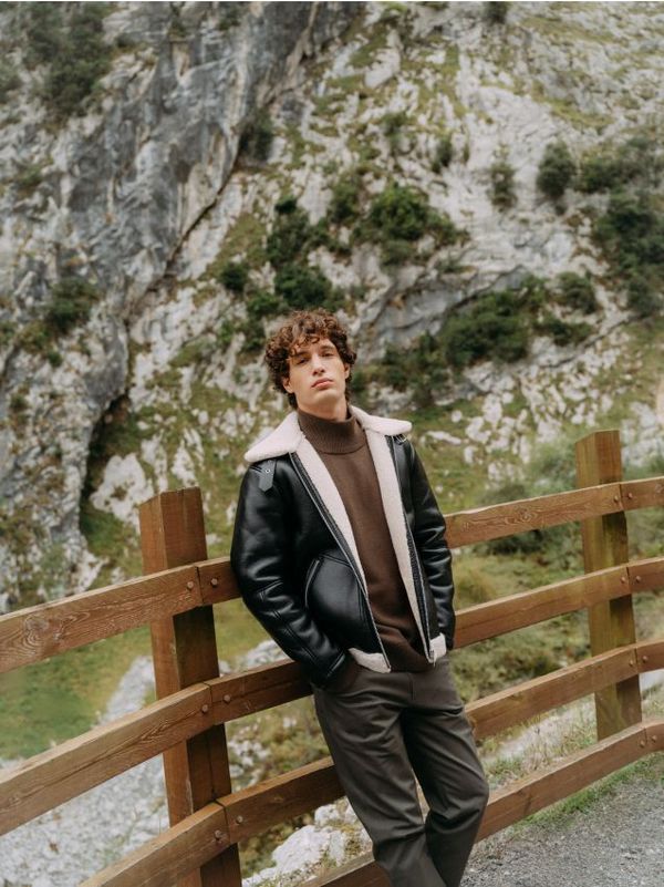 Reserved Reserved - Džemper od mješavine vune - zelena