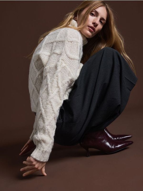 Reserved Reserved - Džemper od ukrasnog pletiva - krem