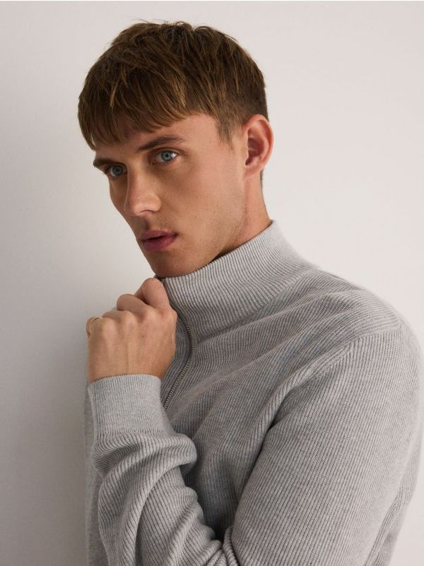 Reserved Reserved - Džemper s podignutim ovratnikom na patentni zatvarač - light grey
