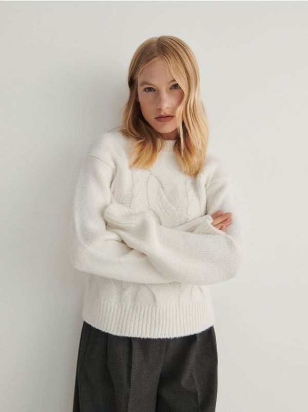 Reserved Reserved - Džemper s uzorkom pletenica - boja kože