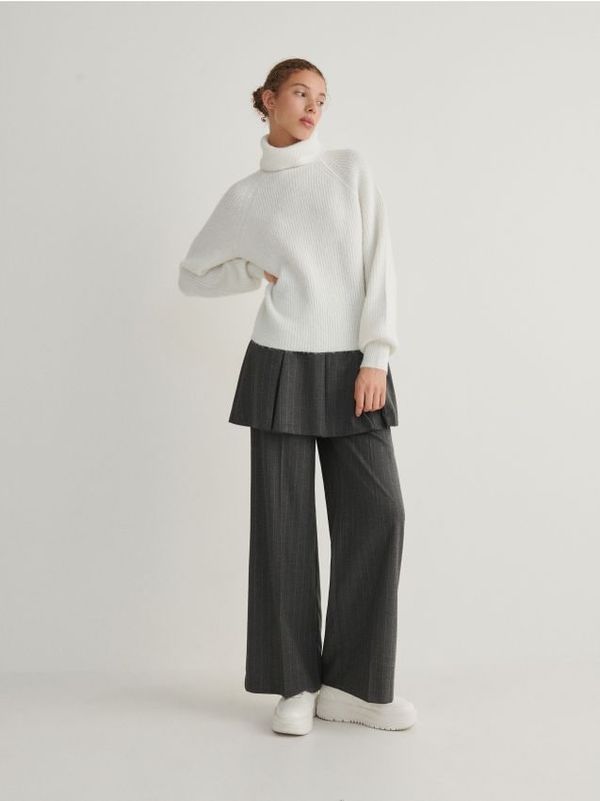 Reserved Reserved - Džemper s visokim ovratnikom - krem